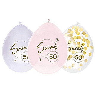 Ballonnen met gouden confetti in het lila en roze met de tekst sarah 50 voor een vrouwen verjaardag
