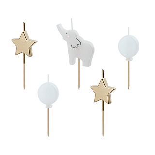 Kaarsjes in de vorm van sterren, ballonnen en een olifantje in het wit en goud