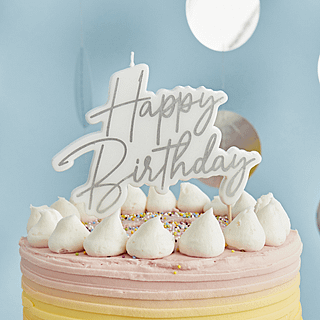 Kaars in het wit met zilveren tekst happy birthday