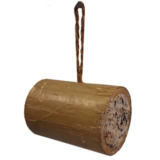 Bamboestaaf gevuld met vet aan een jute touw
