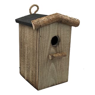 vogelhuis van gevlamd hout met berkenhout