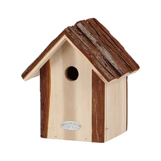 vogelhuisje voor een pimpelmees met boomschors dak