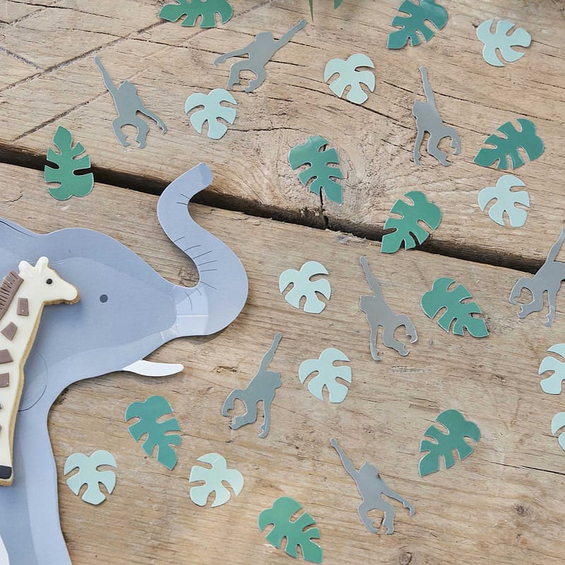 olifant bordje met confetti in de vorm van palm bladeren