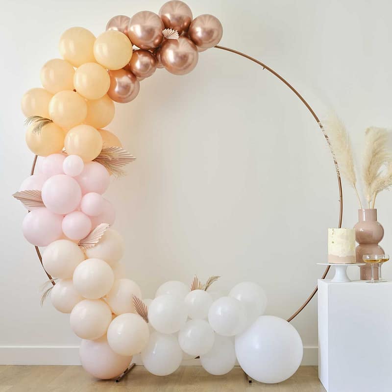 ronde rose gouden boog met witte roze rose gouden en peach gekleurde ballonnetjes