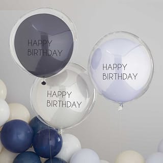 grote ronde ballonen met happy birthday erop in blauwe tinten