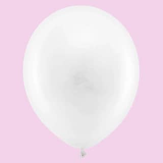 Witte ballon op roze achtergrond