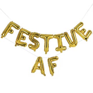 Folie letters aan een koord die de woorden festive AF spellen