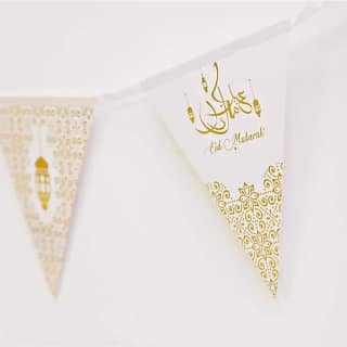 Twee wimpels met goud en wit voor eid mubarak