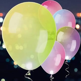 Vijf multicolor ballonnen met een lampje erin