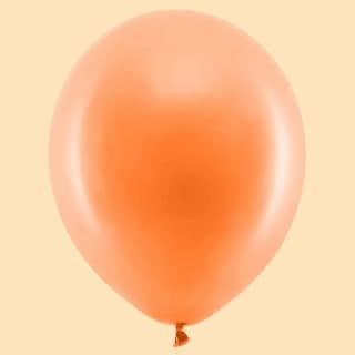Oranje latex ballon op oranje achtergrond