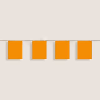 Vier oranje vierkante vlaggetjes