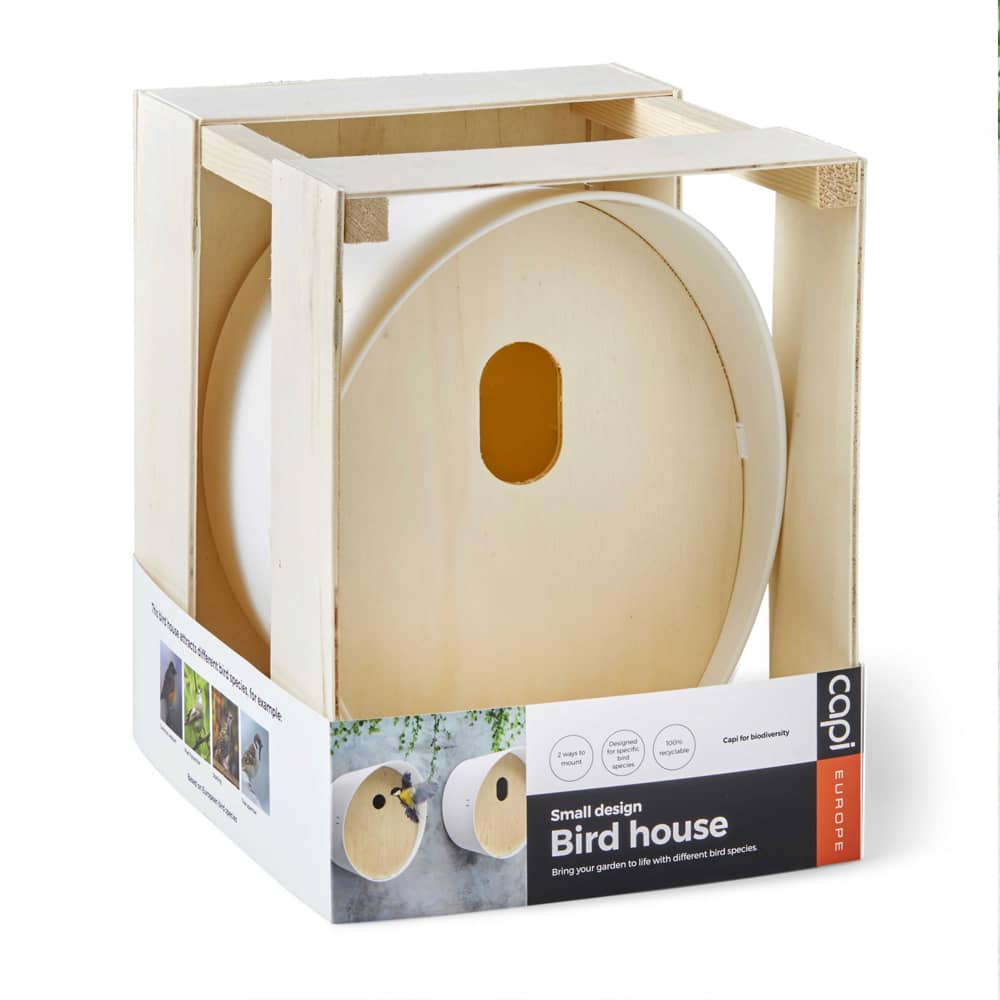 vogel huis met ovalen opening van wit kunststof in houten kistje