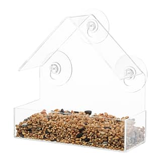 transparant huisje met voer en zuignappen om aan raam te maken